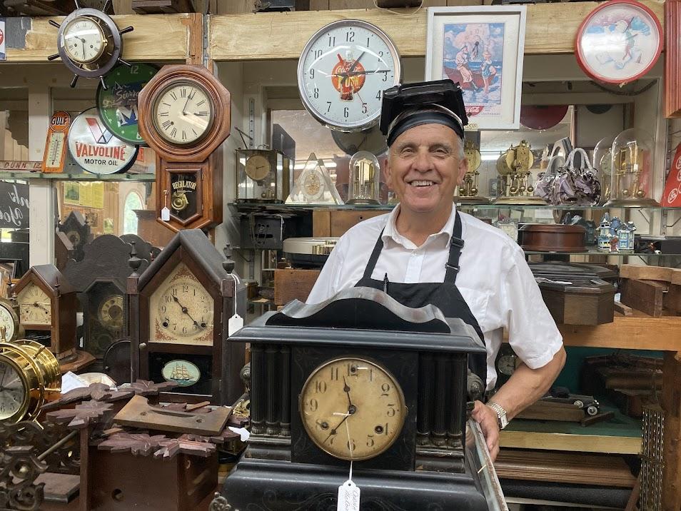 Hartsfield's Clocks Watches & Jewelry