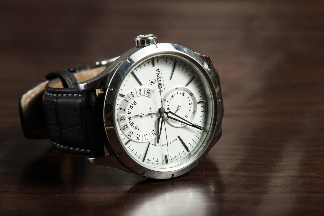 Quam's Watch Center