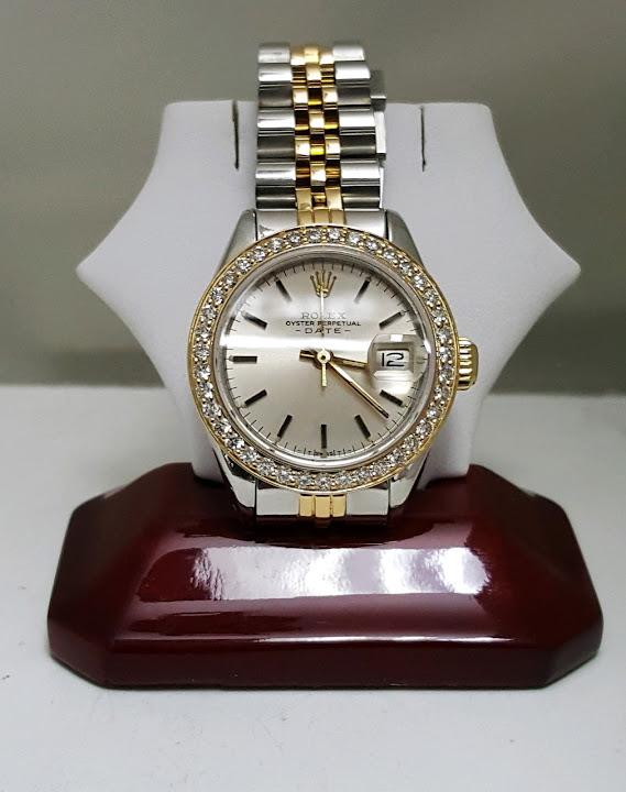 The Jewelers Touch
